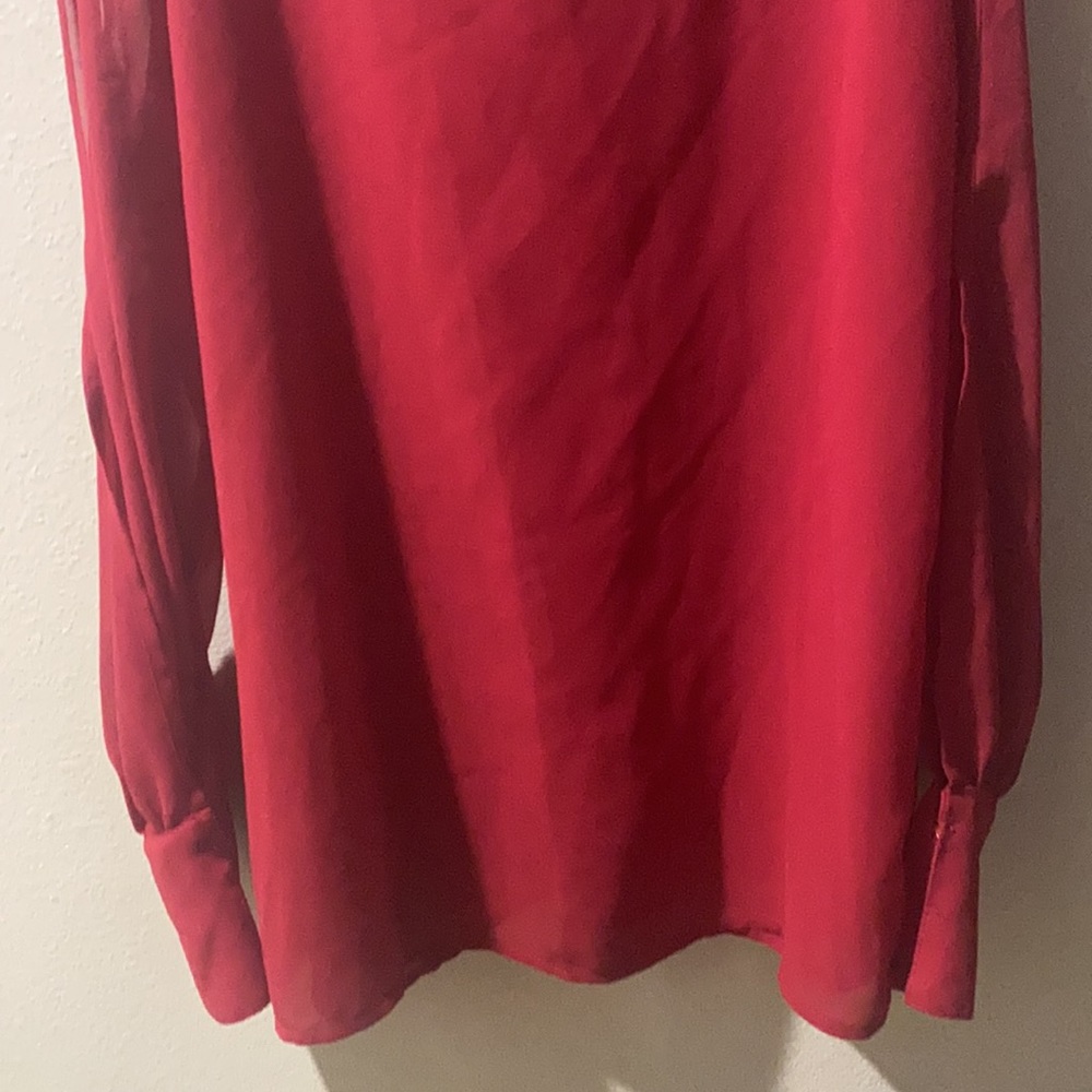 Red blouse - Picture 4 of 8